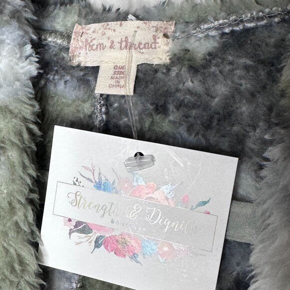 NWT Fuzzy Oversized Soft Camo Sweatshirt Cozy Lightweight Fluffy Teddy Snuggle - Picture 3 of 8